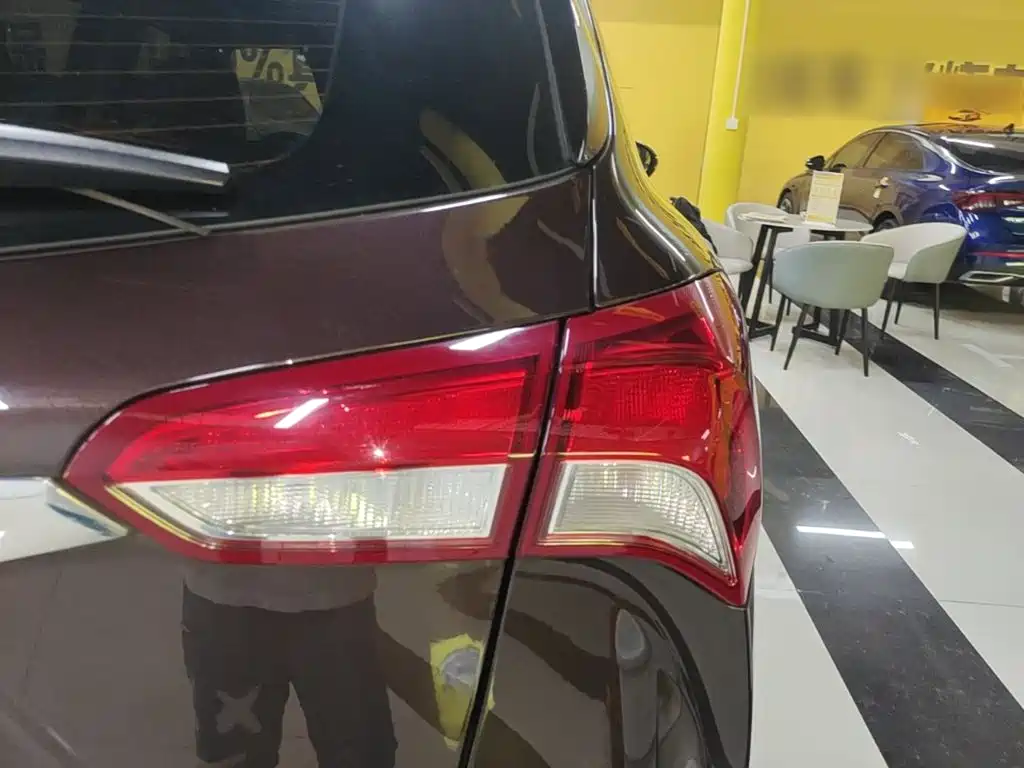 Buick Envision Plus — фото 8