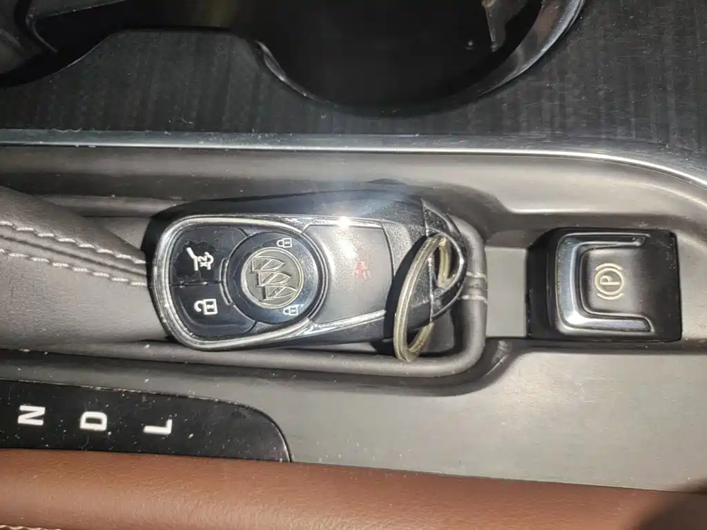 Buick Envision Plus — фото 9
