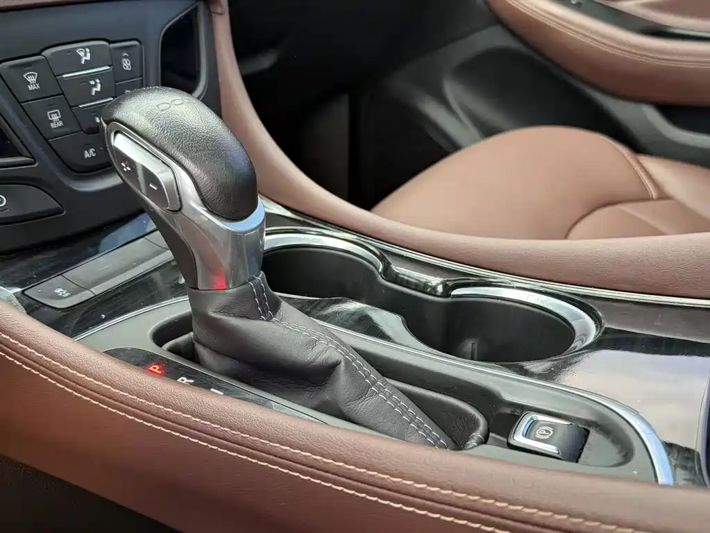Buick Envision Plus — фото 13