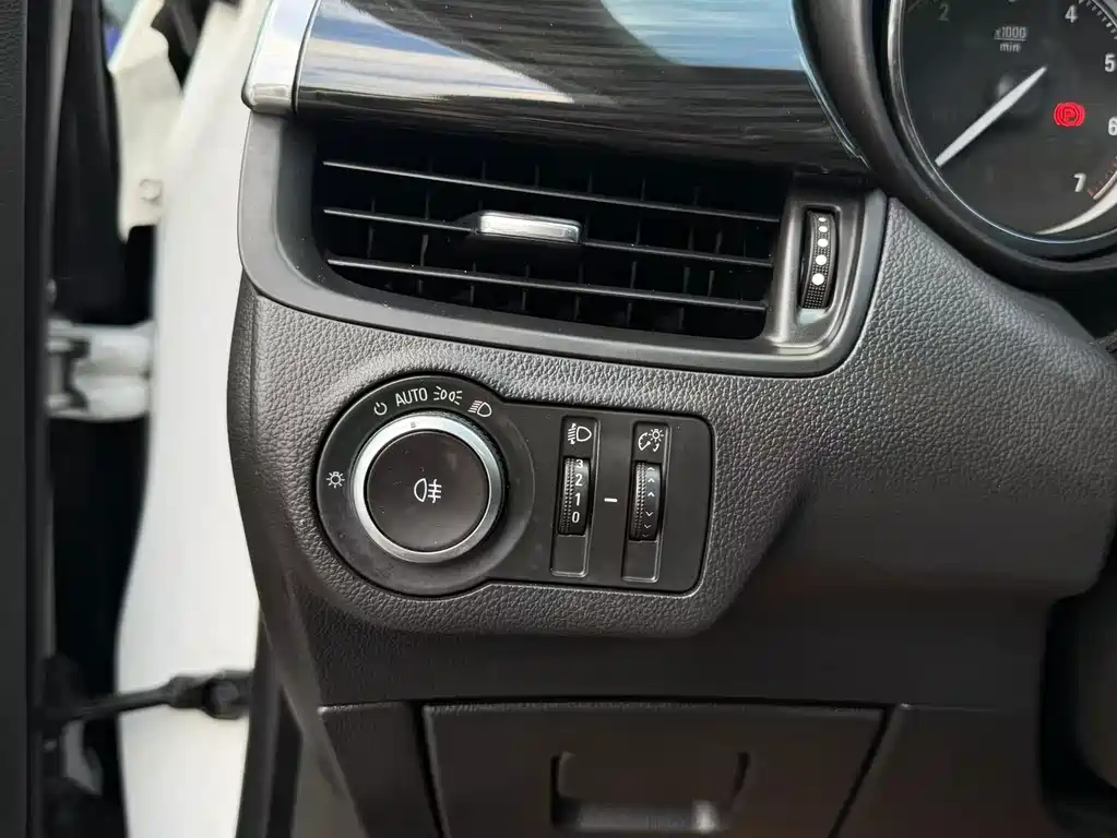 Buick Envision Plus — фото 14