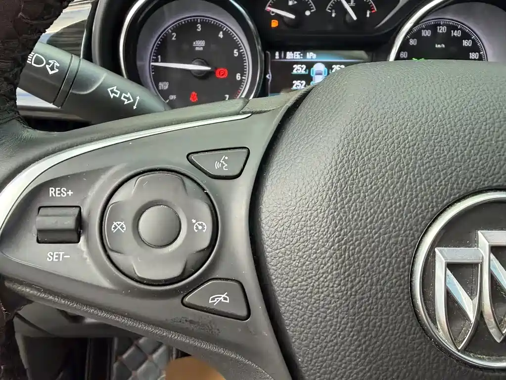 Buick Envision Plus — фото 18