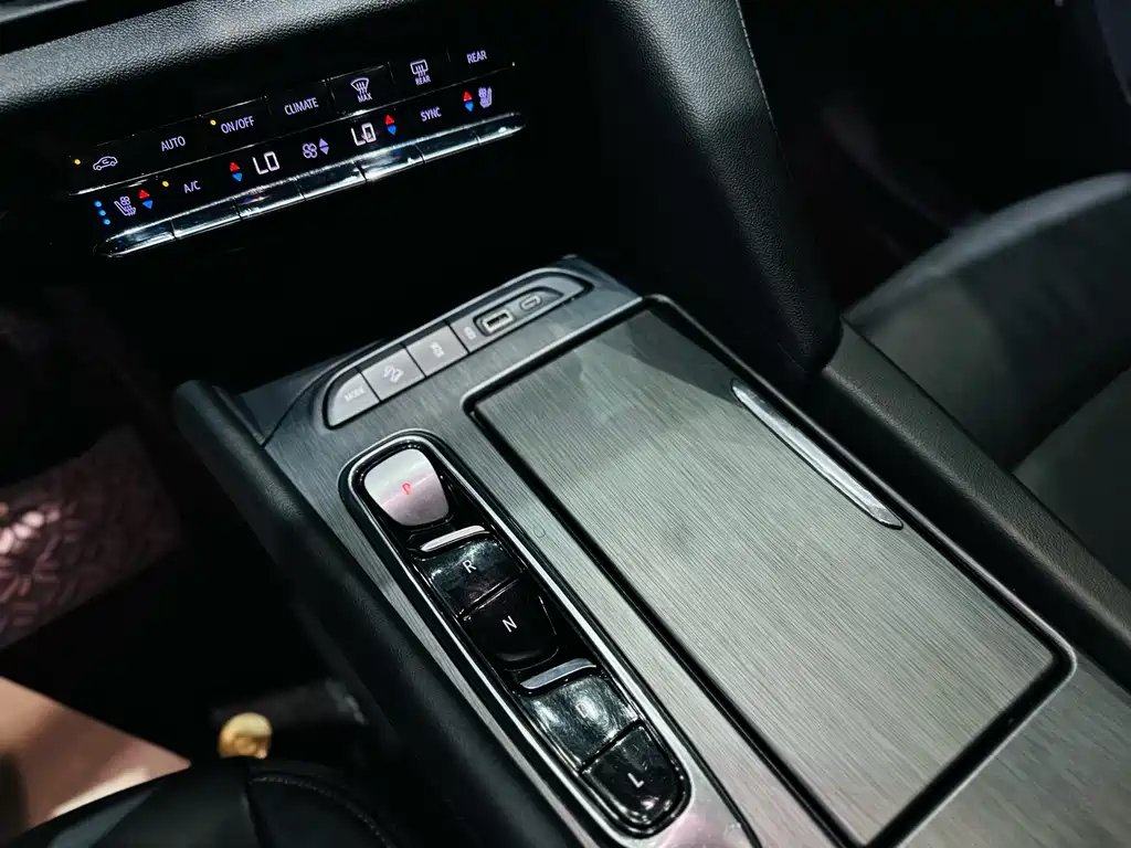 Buick Enclave — фото 10