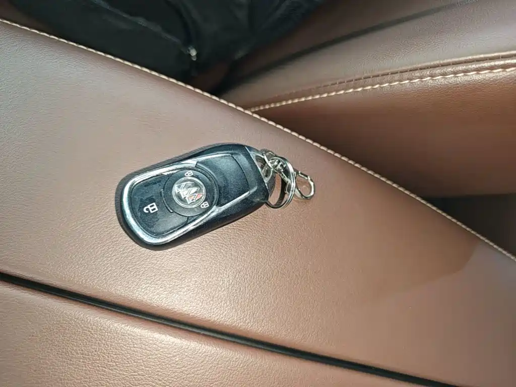 Buick Envision Plus — фото 9