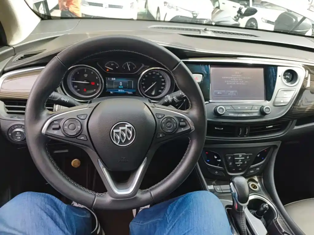 Buick Envision Plus — фото 10
