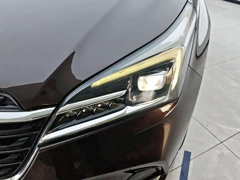 Buick Envision Plus — фото 5