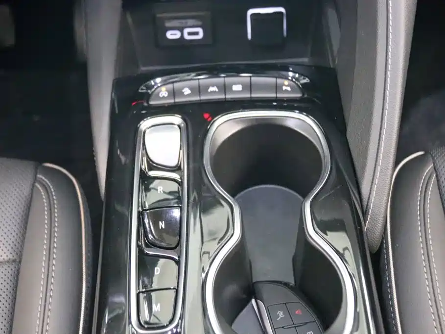 Buick Envision Plus — фото 10