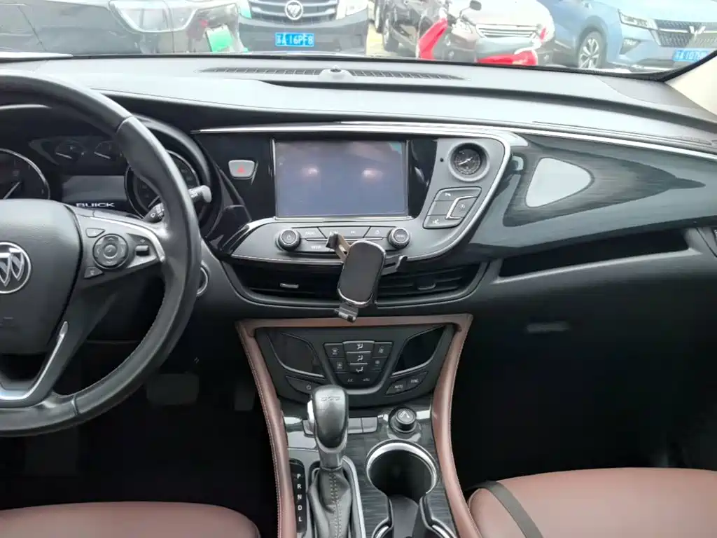 Buick Envision Plus — фото 13