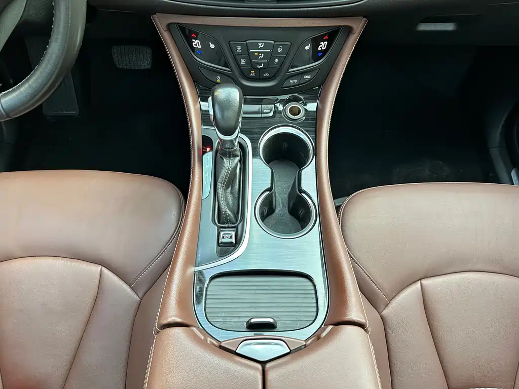 Buick Envision Plus — фото 22