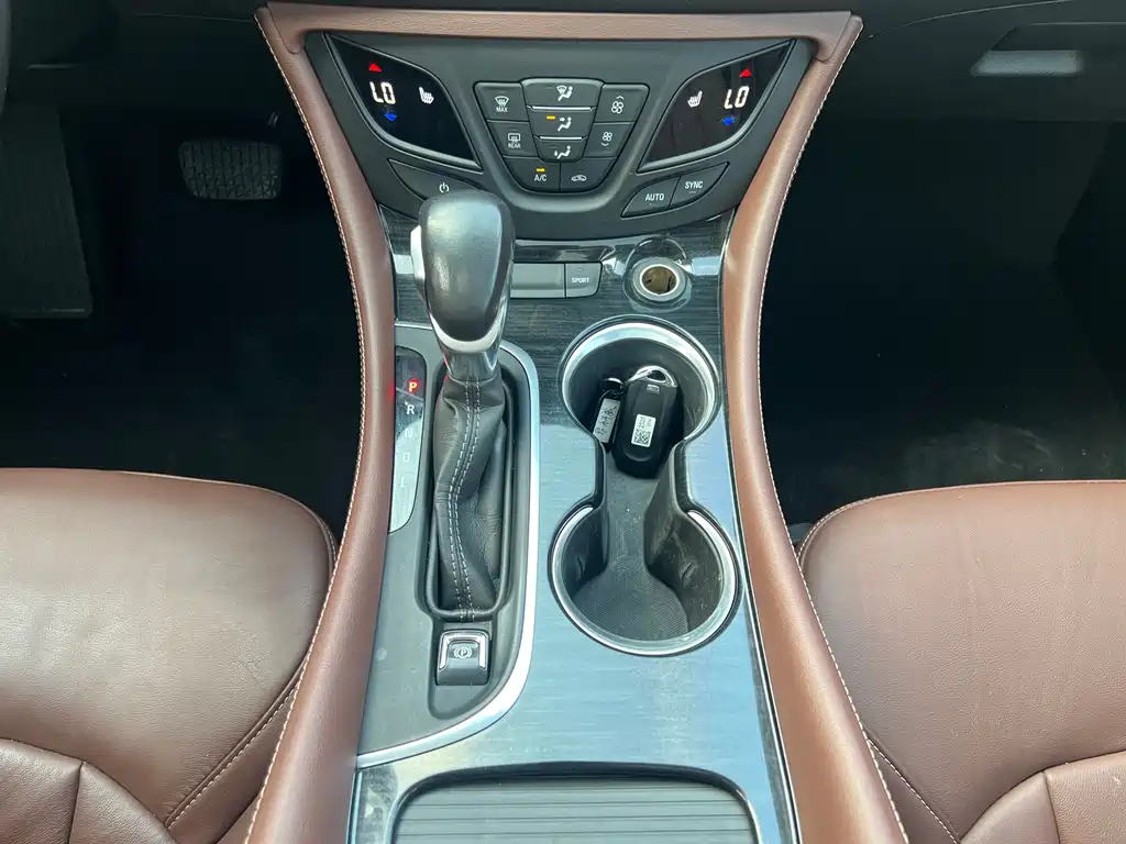 Buick Envision Plus — фото 19