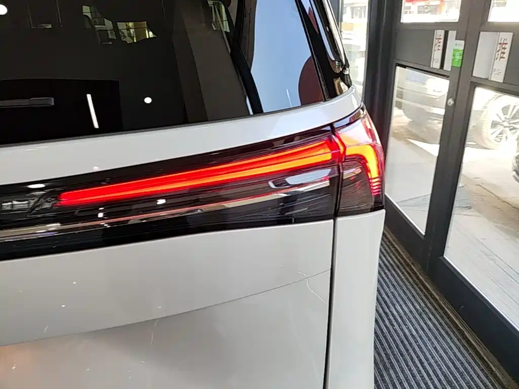 Buick GL8 Hybrid — фото 8