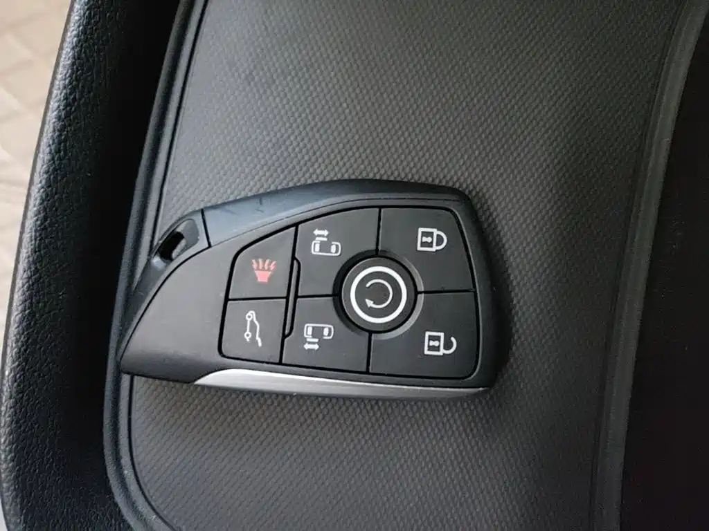 Buick GL8 Hybrid — фото 9