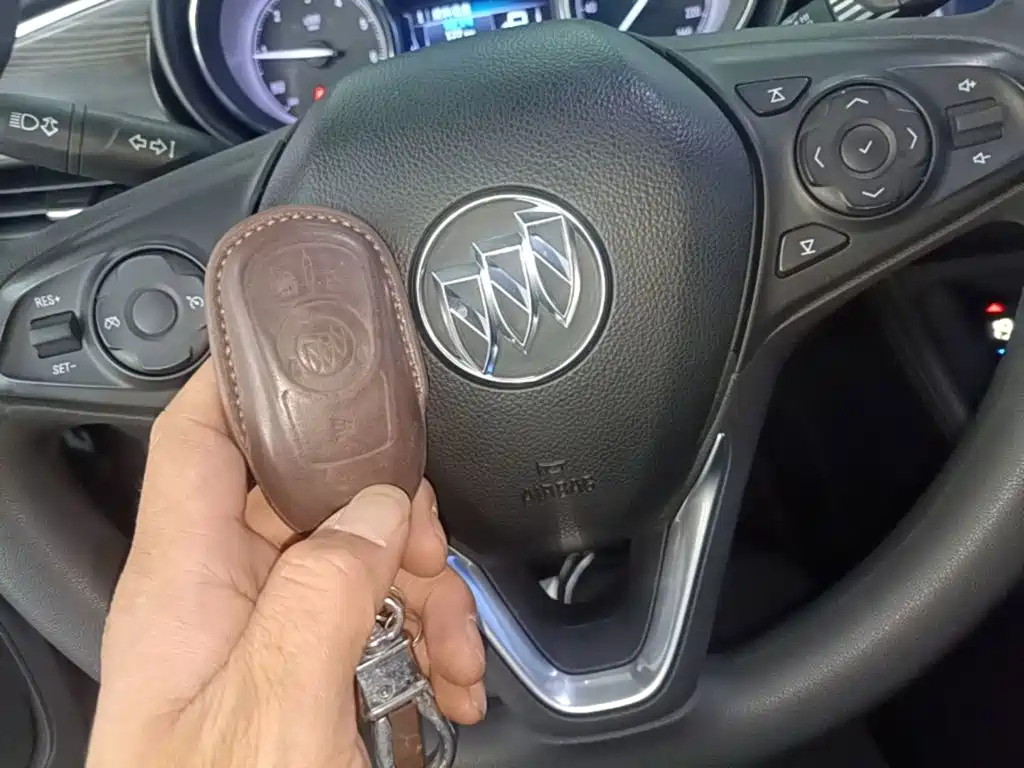Buick Envision Plus — фото 9
