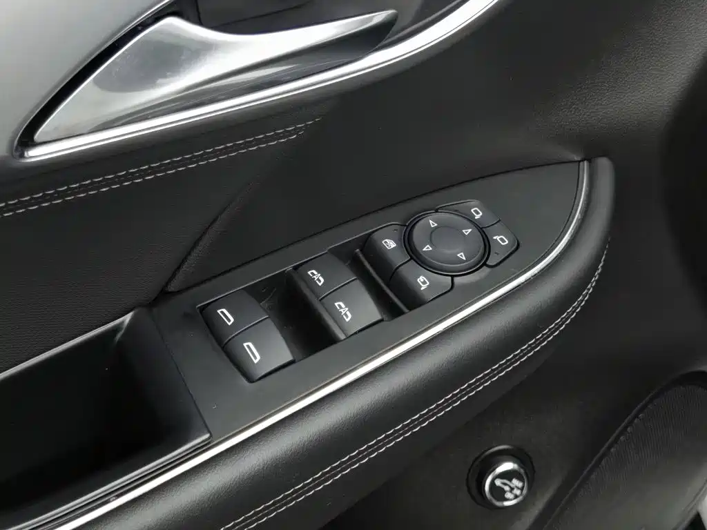 Buick Envision Plus — фото 9
