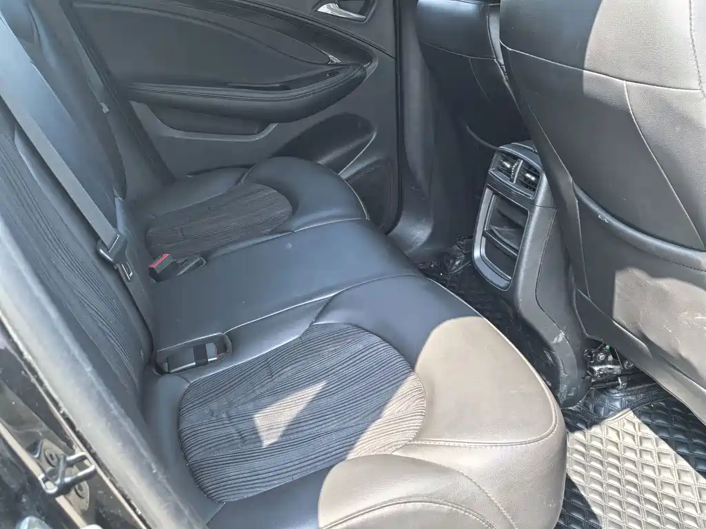 Buick Envision Plus — фото 8