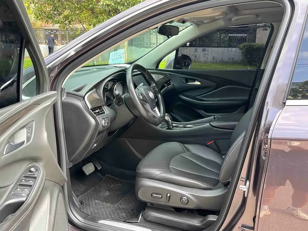 Buick Envision Plus — фото 9