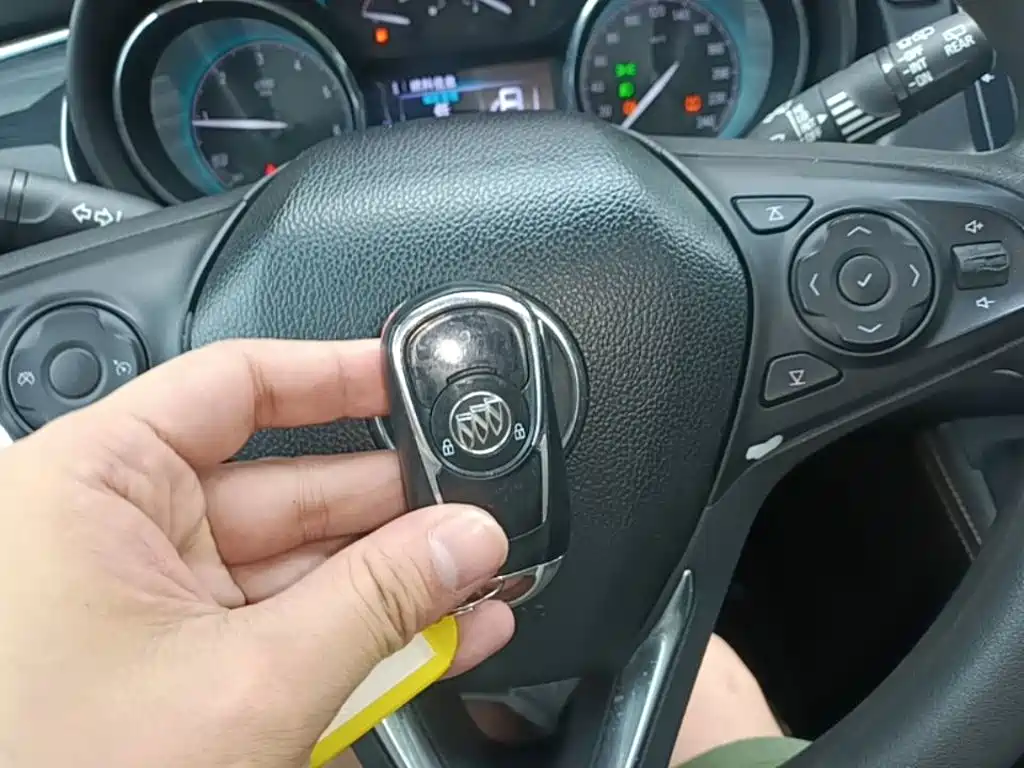 Buick Envision Plus — фото 9