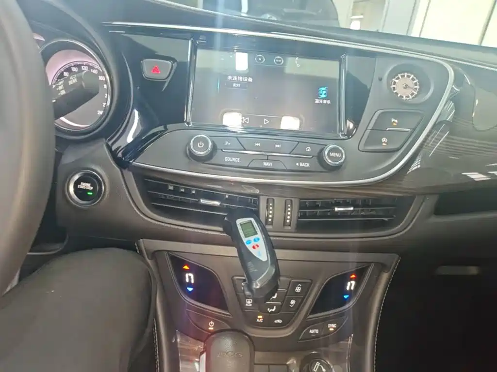 Buick Envision Plus — фото 13