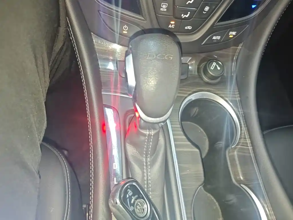 Buick Envision Plus — фото 14