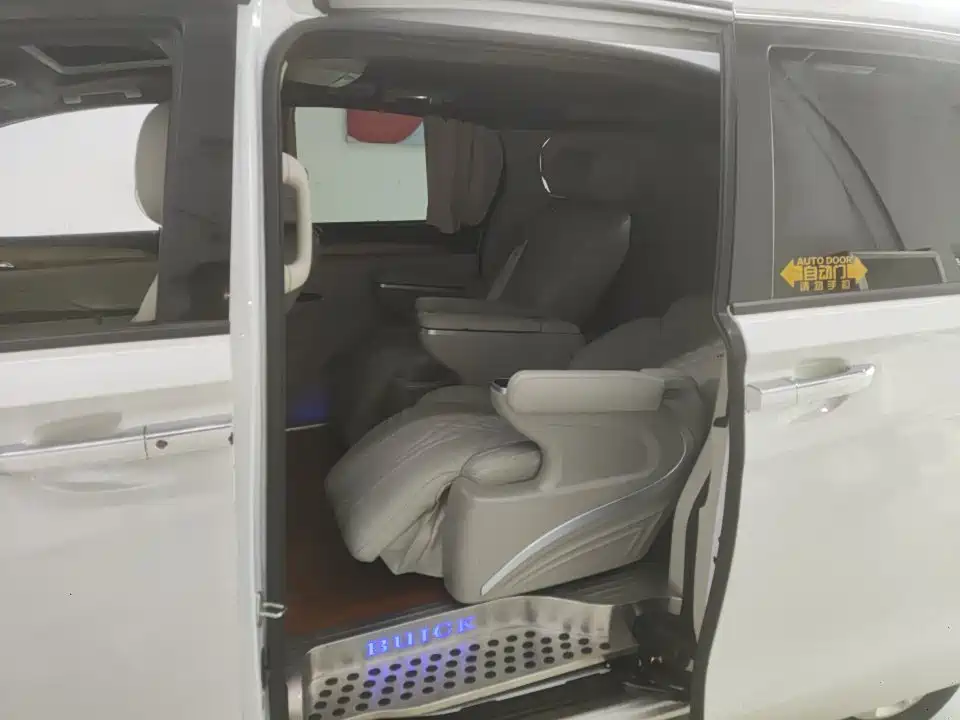 Buick GL8 — фото 8