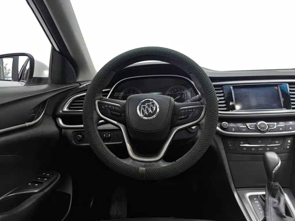 Buick Excelle — фото 11
