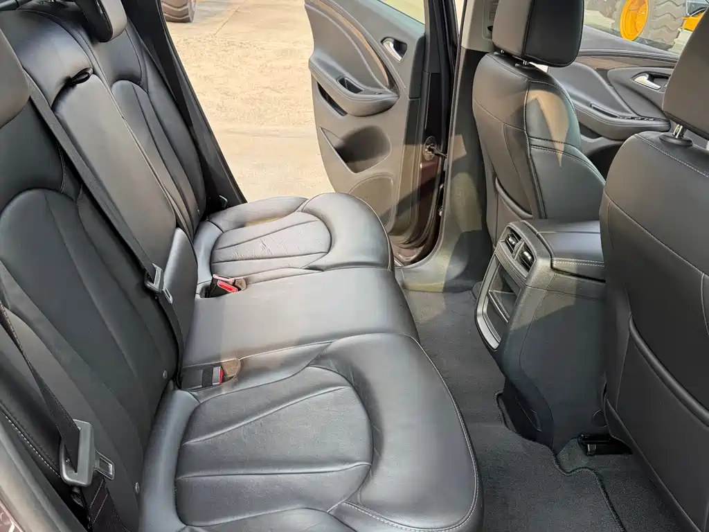Buick Envision Plus — фото 11