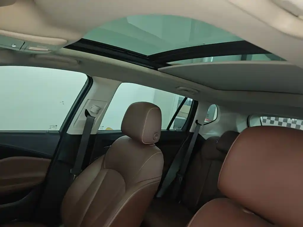 Buick Envision Plus — фото 18