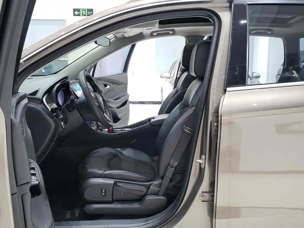 Buick Envision Plus — фото 5