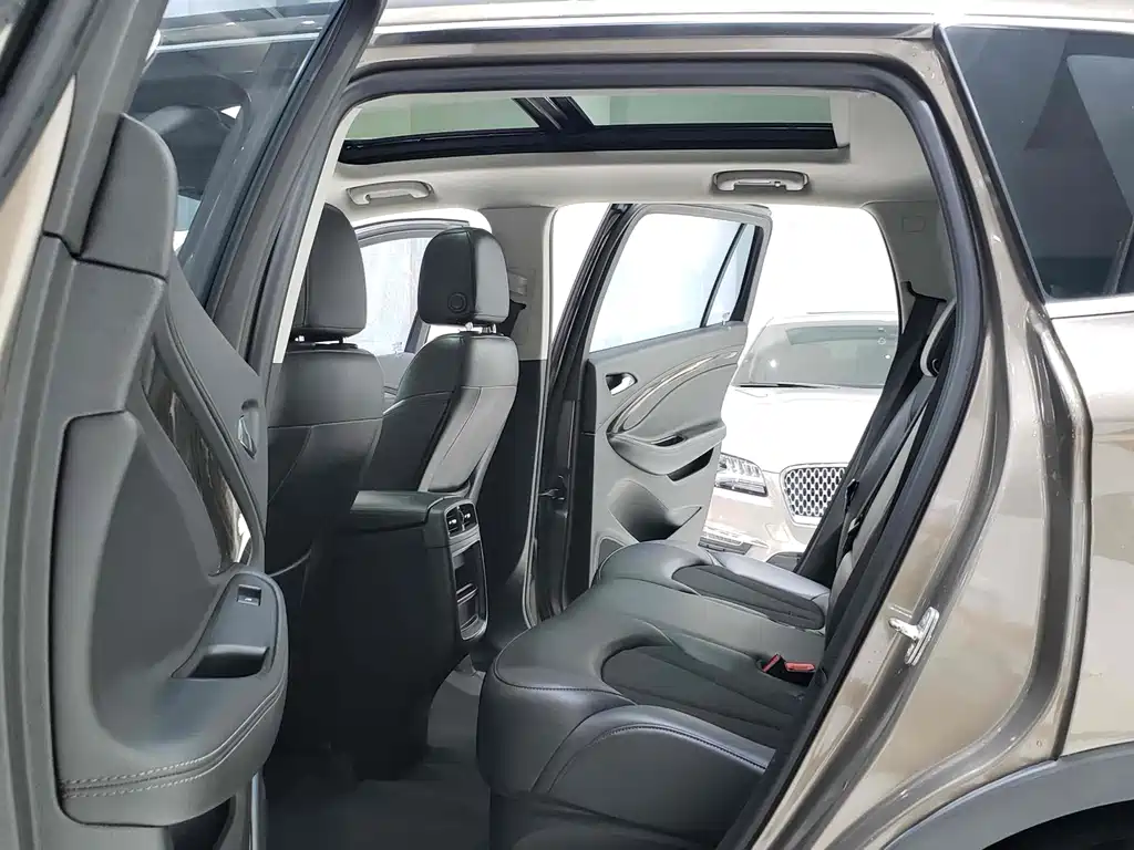 Buick Envision Plus — фото 9
