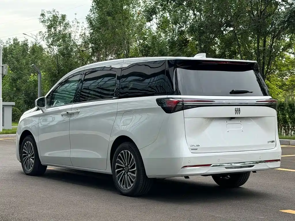 Buick GL8 Hybrid — фото 4