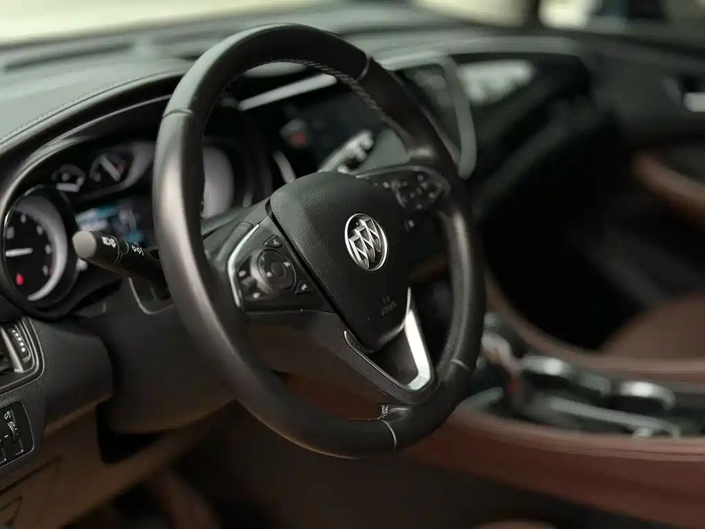 Buick Envision Plus — фото 8