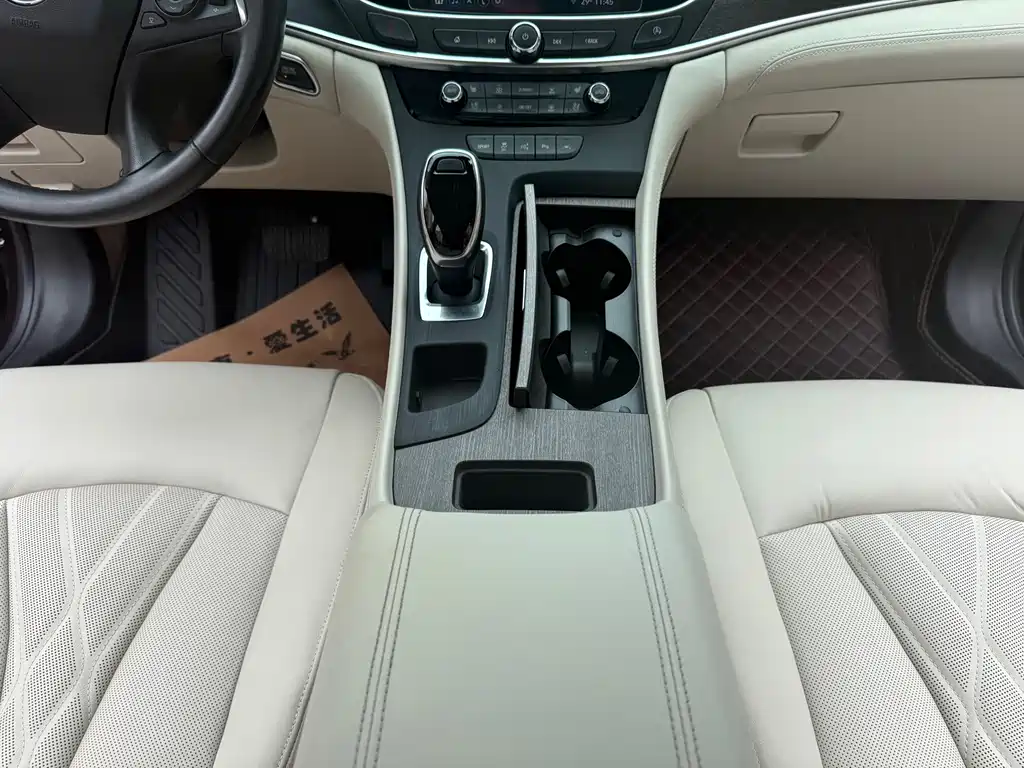 Buick LaCrosse — фото 10