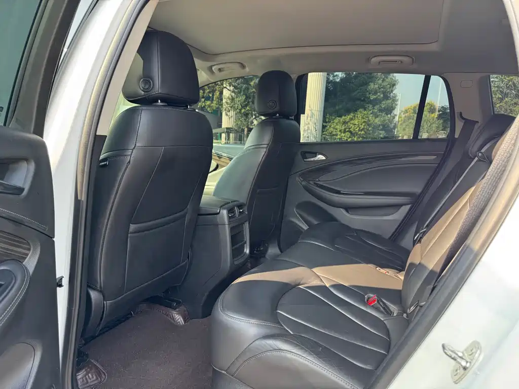 Buick Envision Plus — фото 5