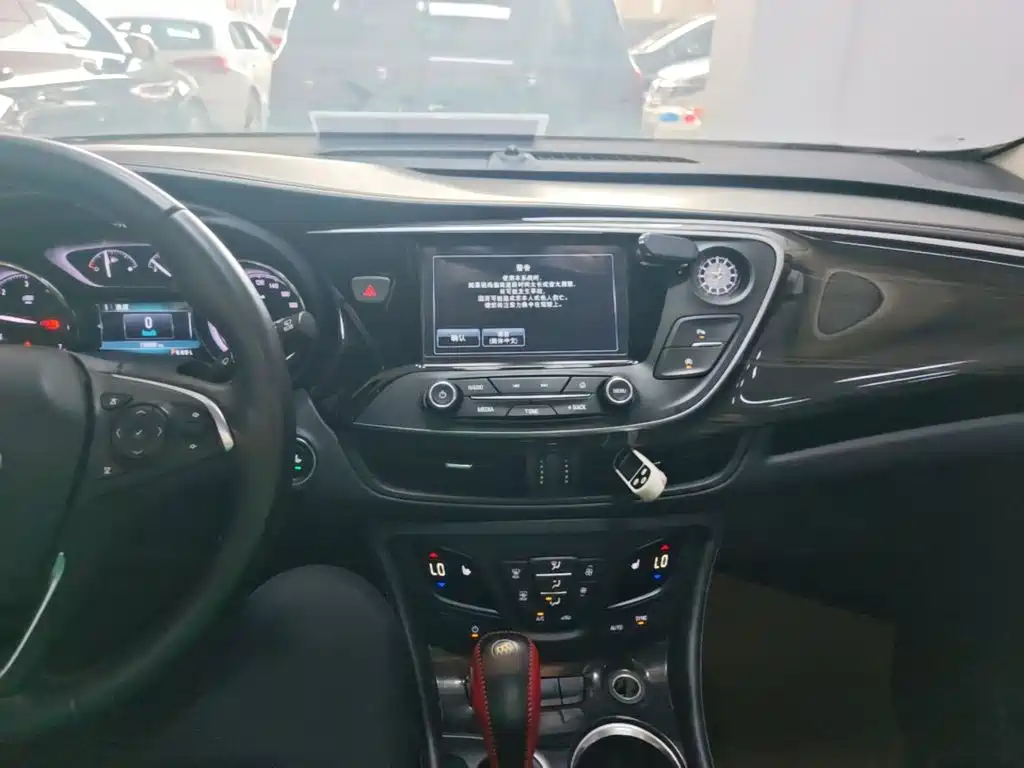 Buick Envision Plus — фото 10