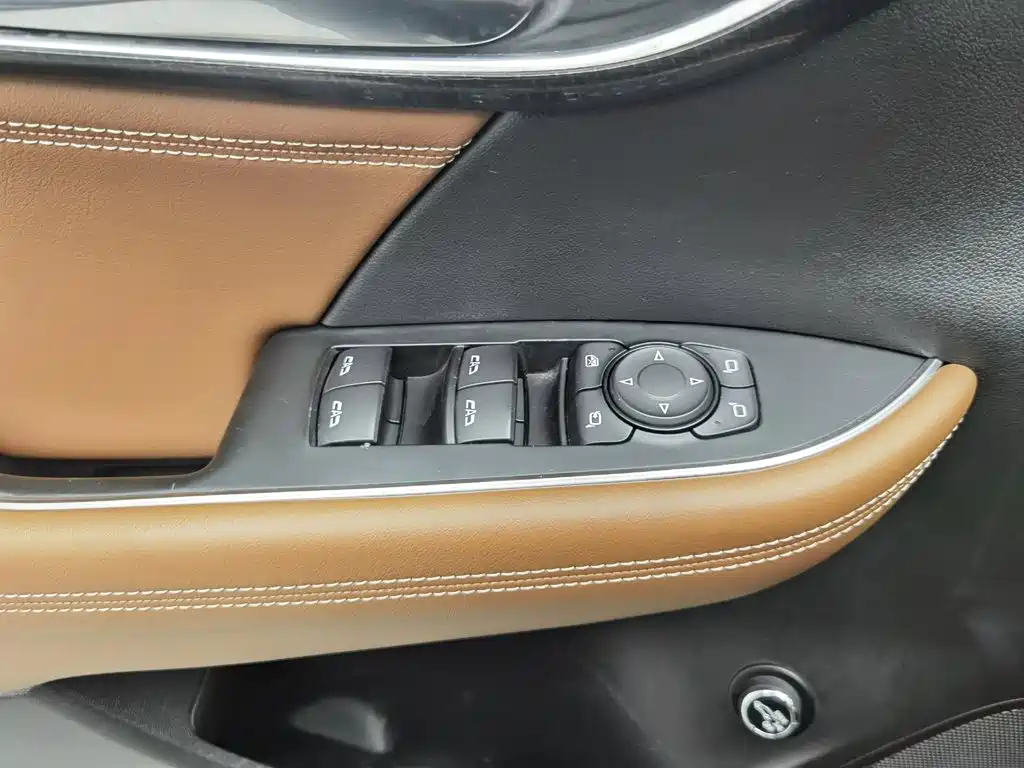 Buick Envision S — фото 9