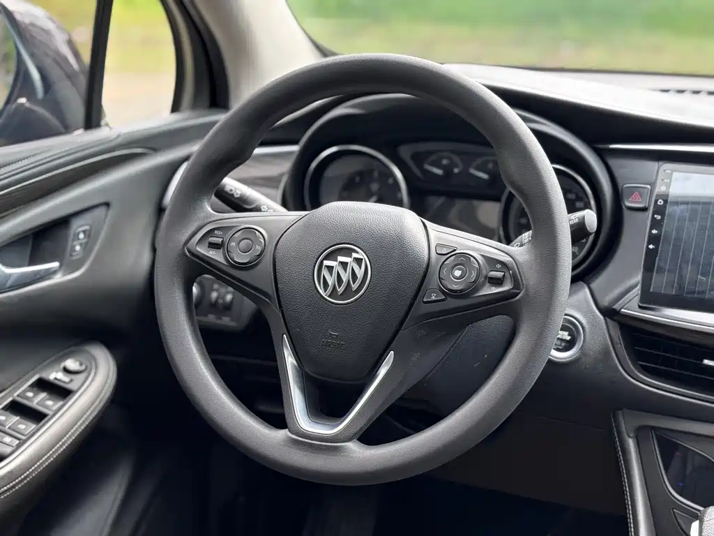 Buick Envision Plus — фото 17