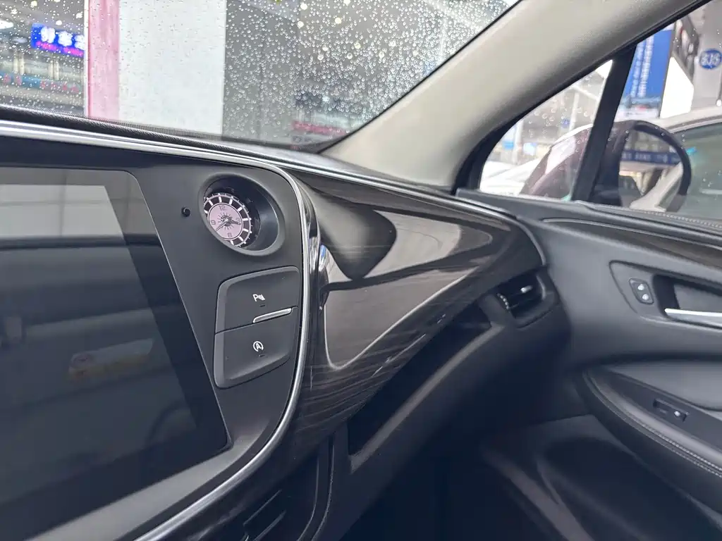 Buick Envision Plus — фото 24