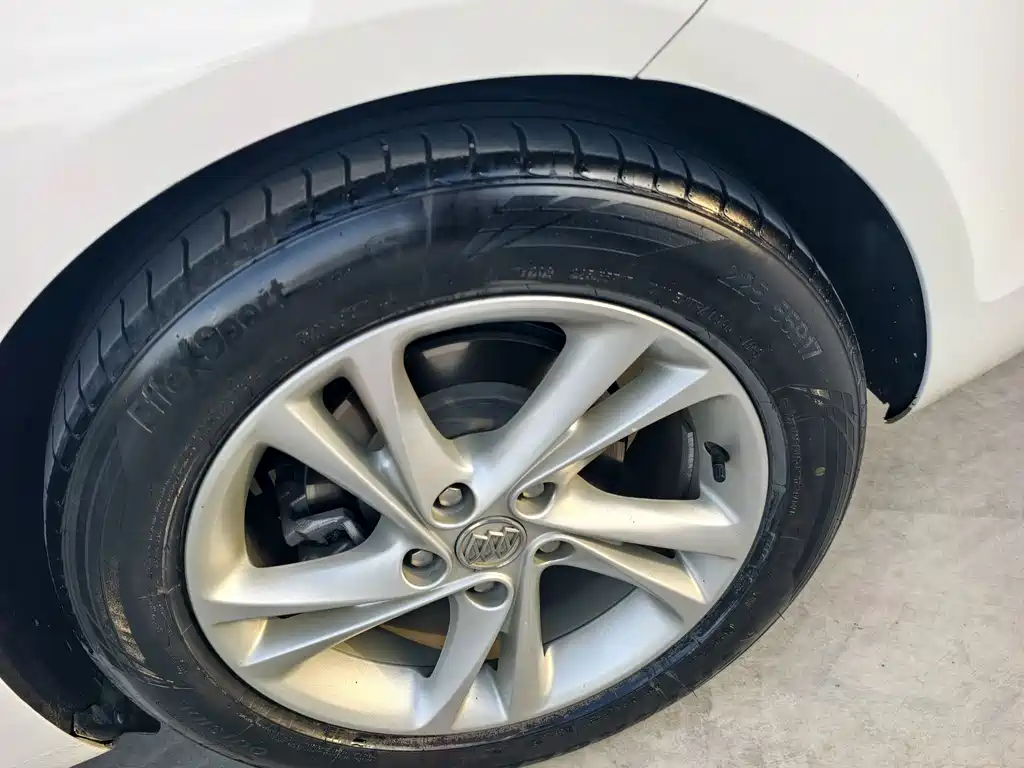 Buick Regal — фото 8
