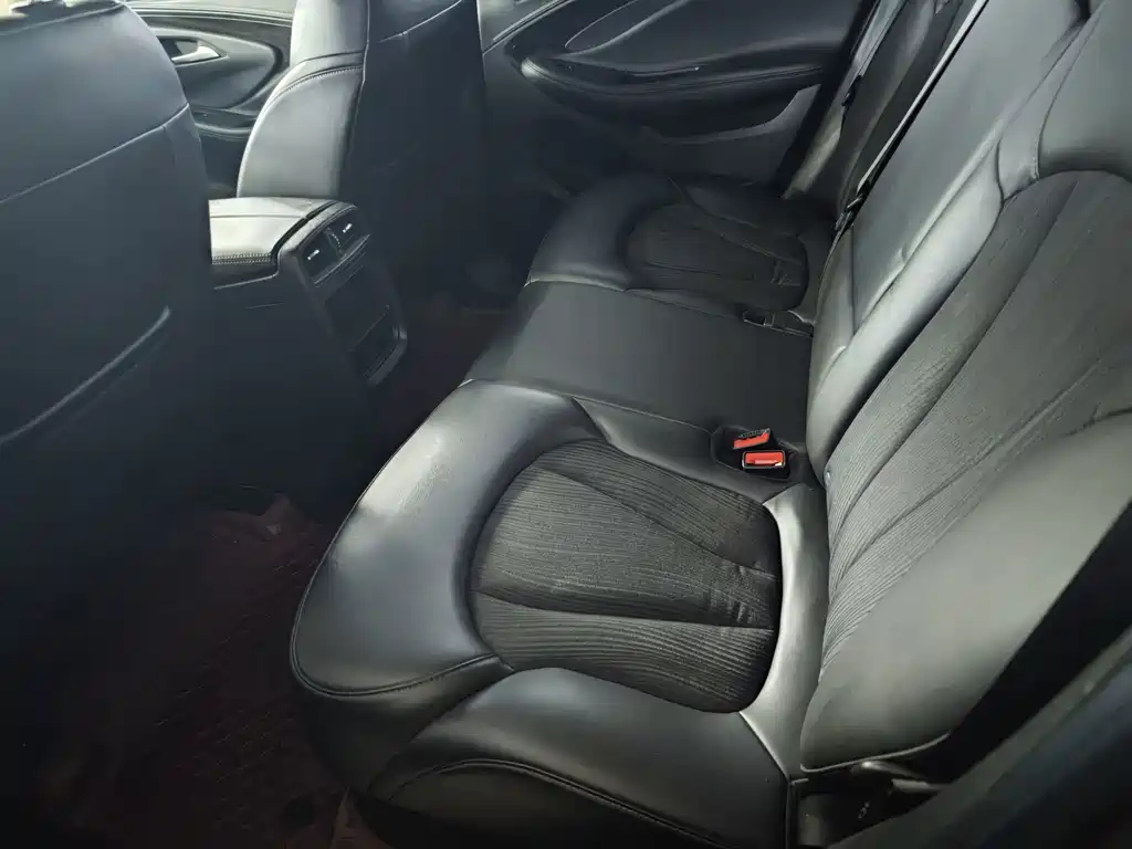 Buick Envision Plus — фото 11