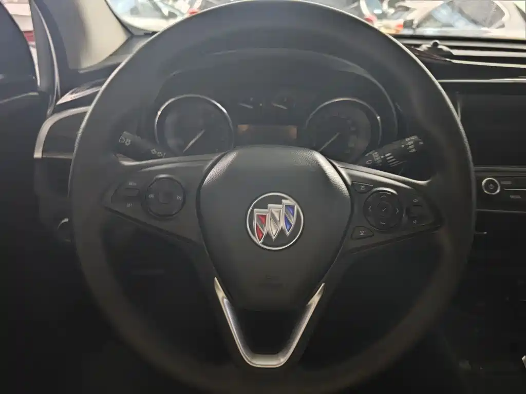 Buick Envision Plus — фото 5