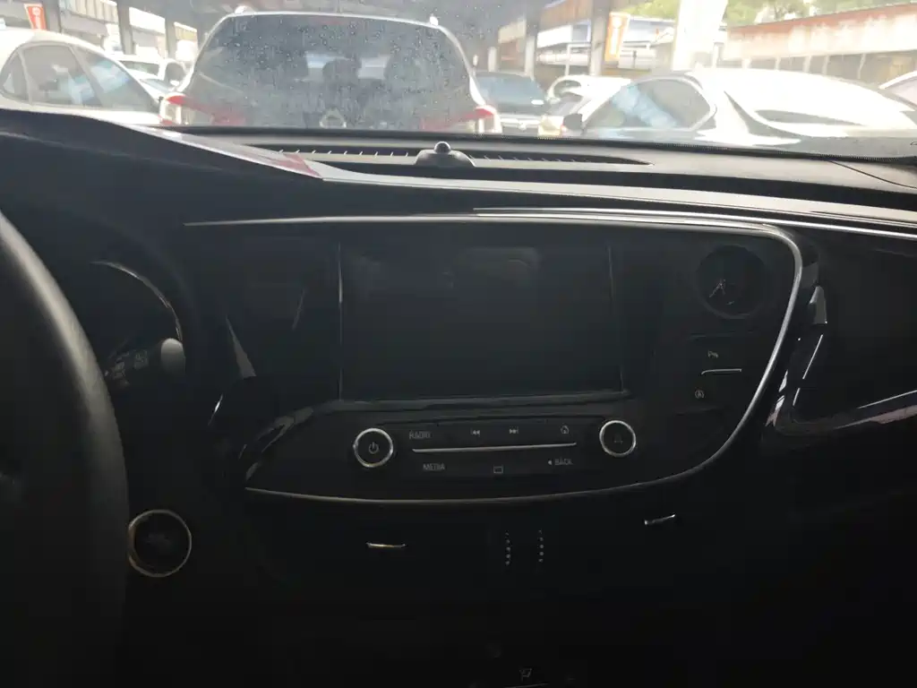 Buick Envision Plus — фото 6