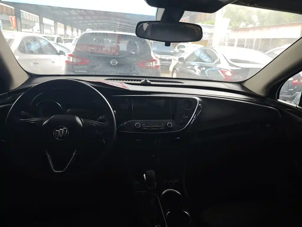 Buick Envision Plus — фото 10