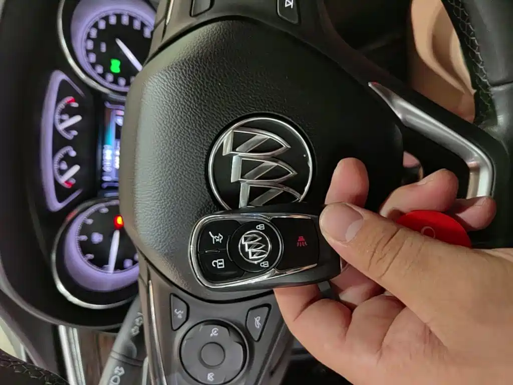 Buick Envision Plus — фото 9