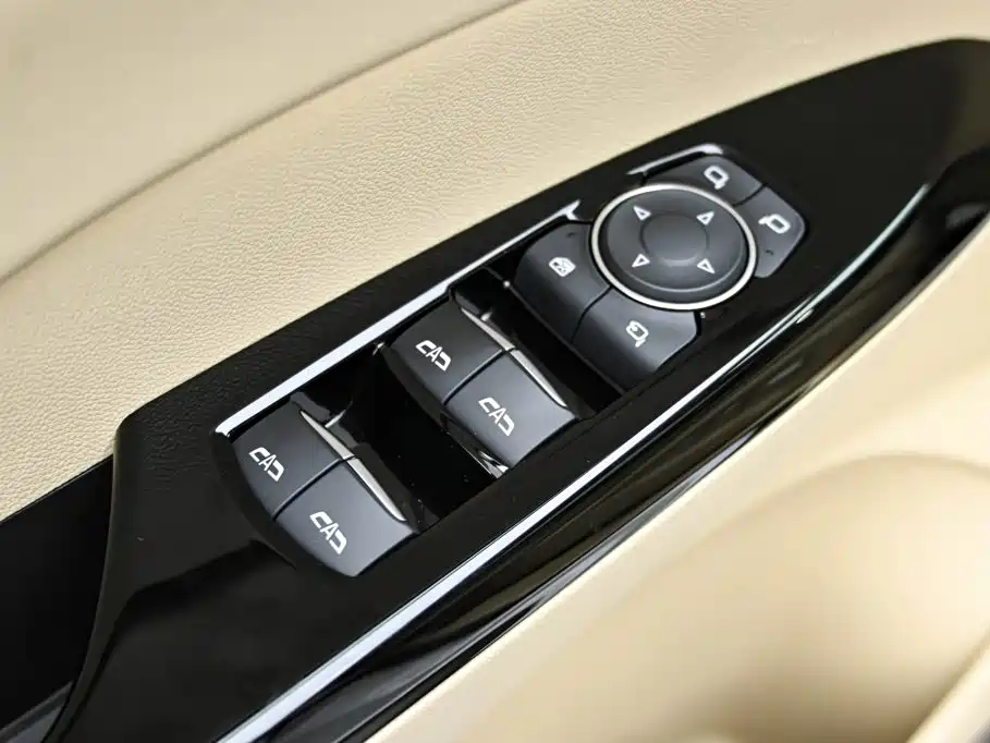 Buick GL8 Hybrid — фото 21