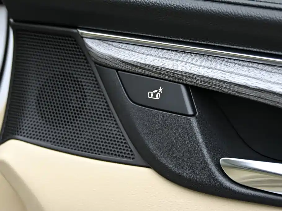 Buick GL8 Hybrid — фото 24