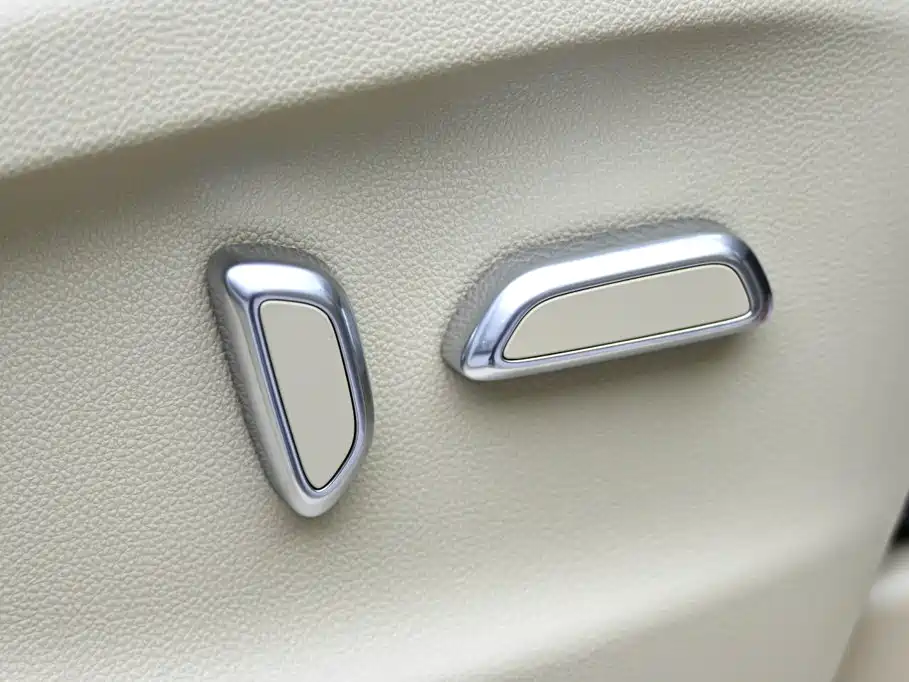 Buick GL8 Hybrid — фото 25