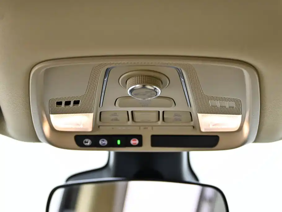 Buick GL8 Hybrid — фото 28