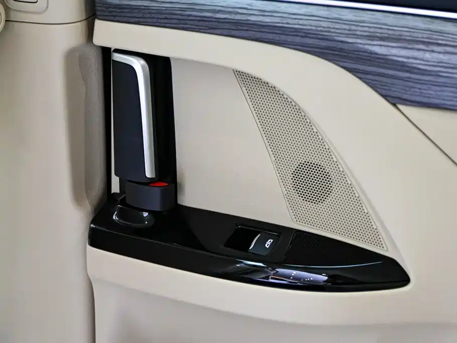 Buick GL8 Hybrid — фото 29