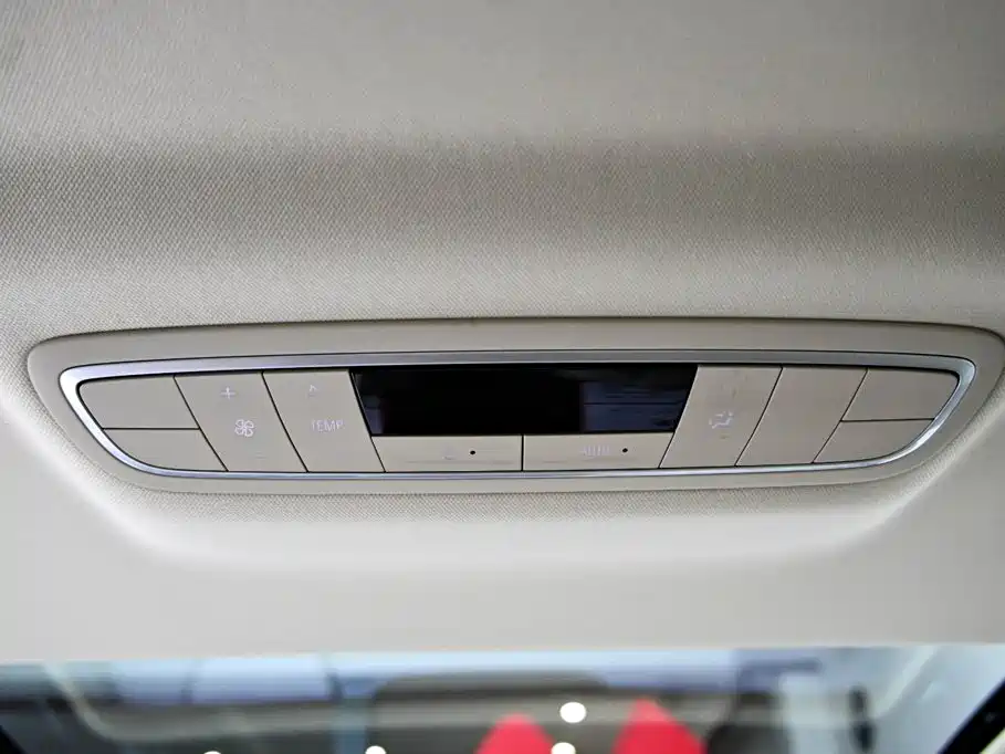 Buick GL8 Hybrid — фото 31