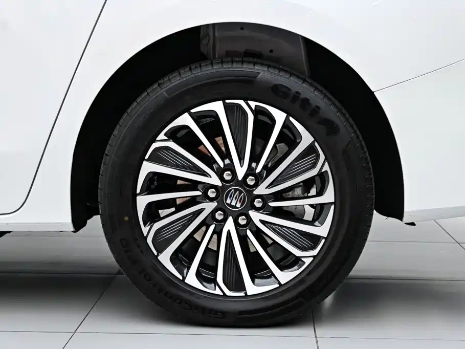 Buick GL8 Hybrid — фото 35