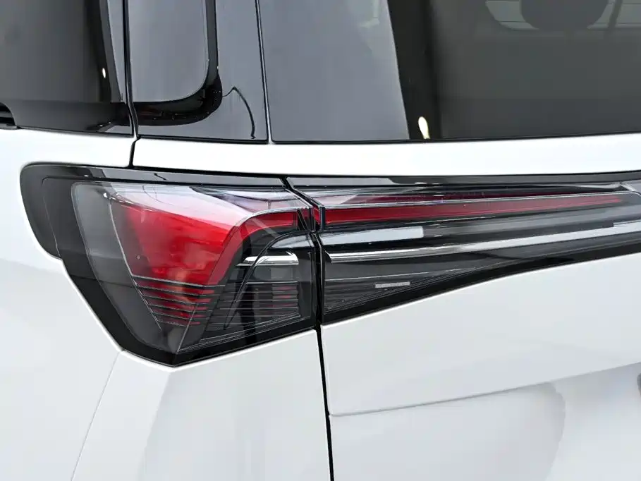 Buick GL8 Hybrid — фото 10